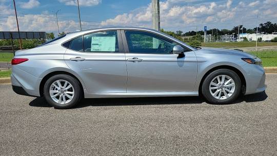 new 2025 toyota camry le fwd