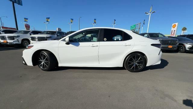 2022 toyota camry se
