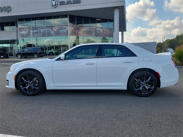 2023 chrysler 300 s