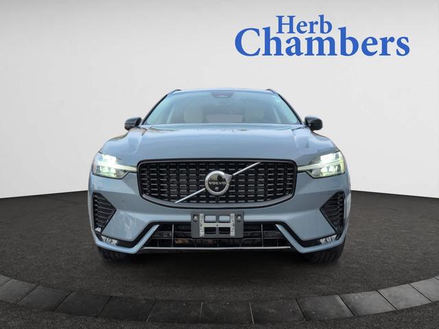 2023 volvo xc60 plus dark theme