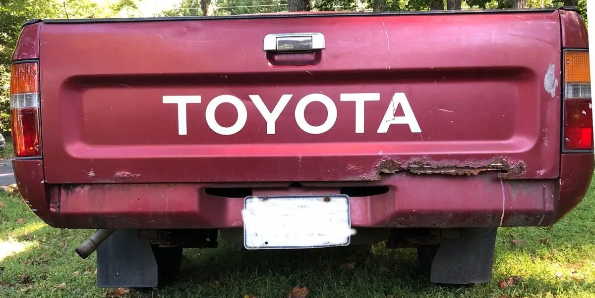1990 toyota hilux pickup deluxe