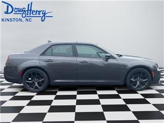2022 Chrysler 300 s v6