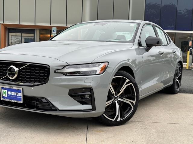2024 volvo s60 b5 plus dark theme