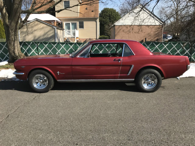 1964 1/2 ford mustang coupe 260 v8 3speed on the floor
