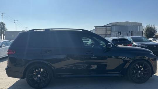 2023 BMW X7