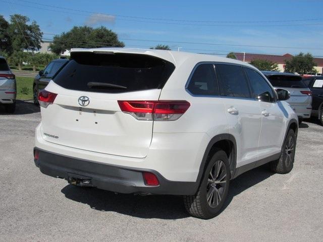 2019 toyota highlander le