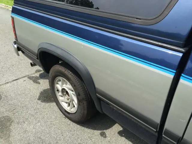 no reserve! 1993 dodge dakota standard cab with cap pickup 2-door 3.9l