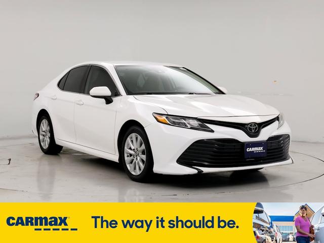 2019 toyota camry le