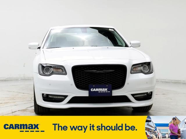 2023 chrysler 300 touring l