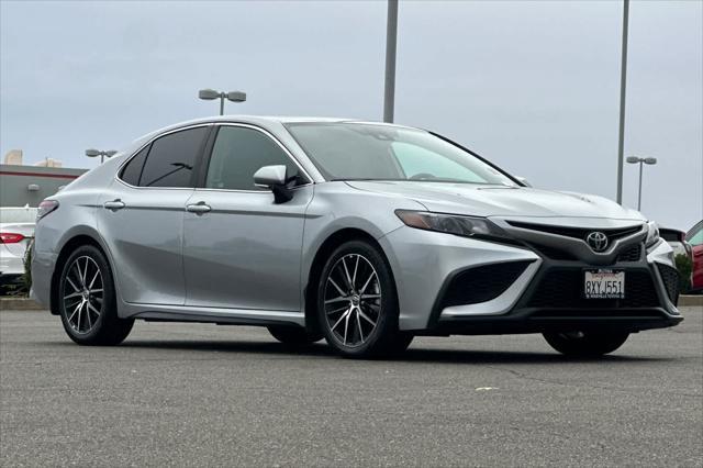 2022 toyota camry se