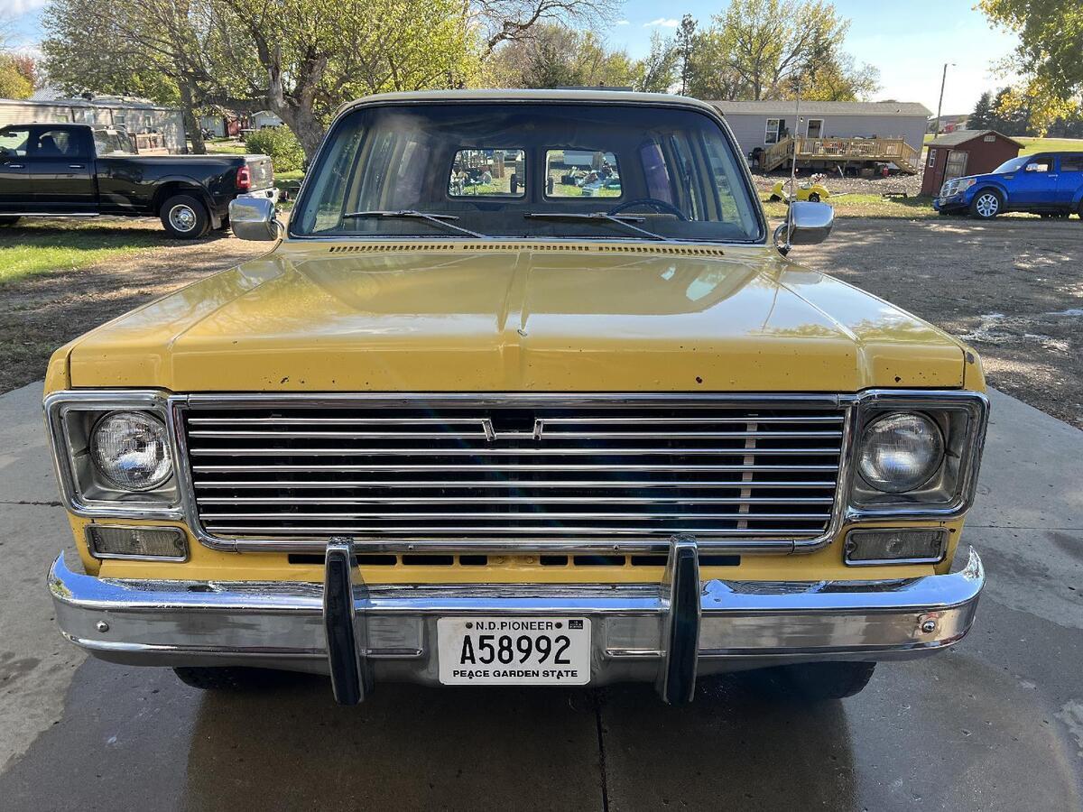 1978 chevrolet suburban 100000 miles yellow 350 v8 automatic