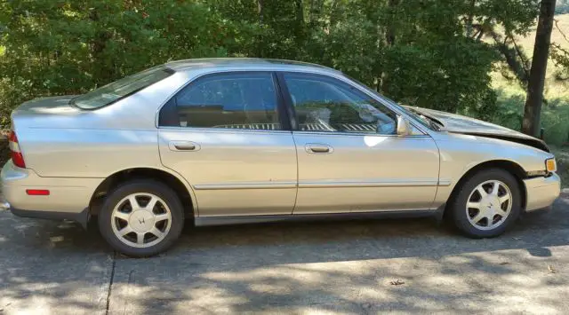 1994 honda accord ex 4 door sedan / front end accident