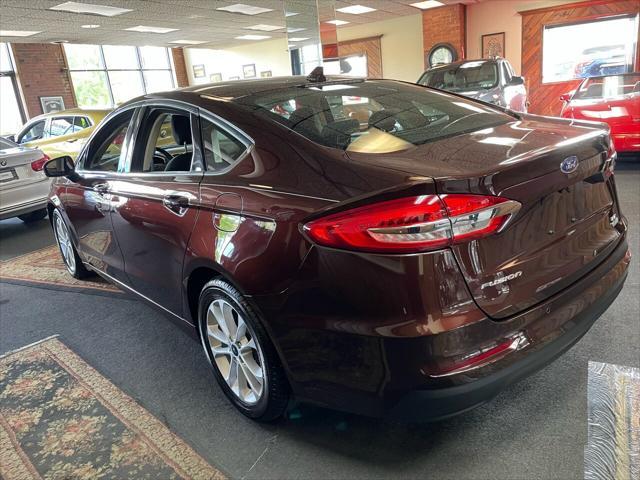 2019 ford fusion se