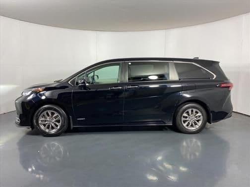 2021 toyota sienna in northwoods, illinois