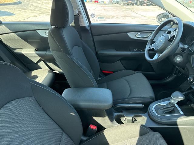 2024 kia forte lxs