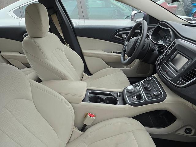 2016 chrysler 200 limited