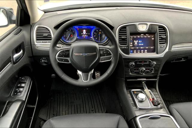 2022 chrysler 300 touring