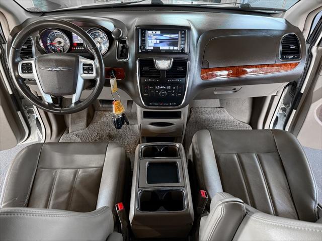 2016 chrysler town & country touring