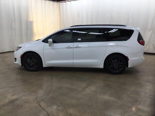 2020 chrysler pacifica in barrington, illinois