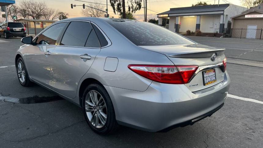 2016 toyota camry se
