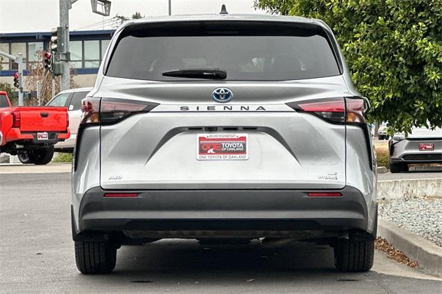 2023 toyota sienna le