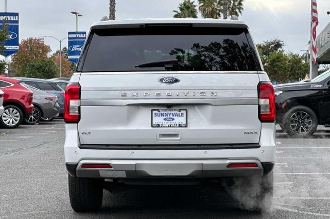 2022 ford expedition max xlt