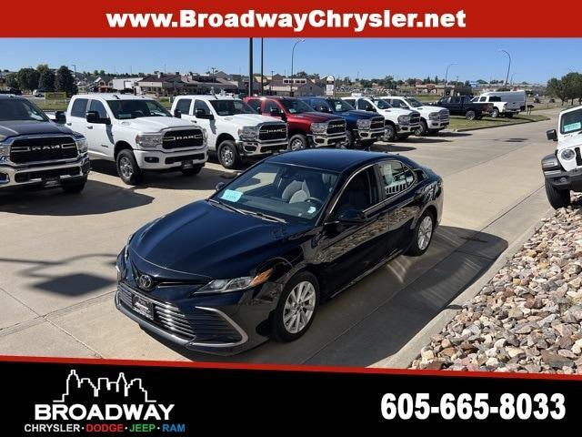 2021 toyota camry le
