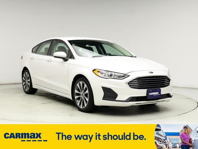 2019 ford fusion se