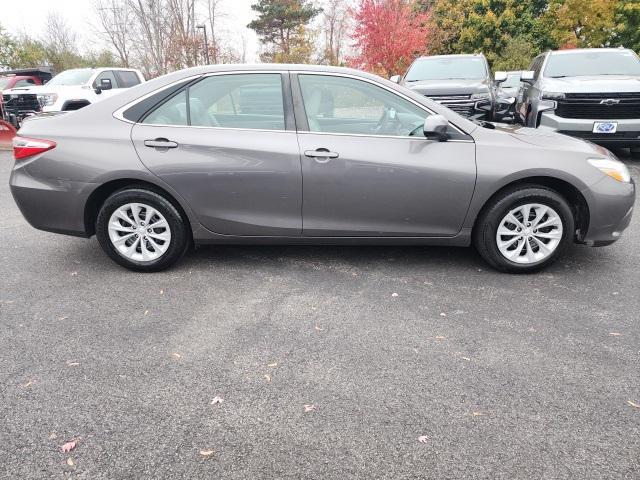 2017 toyota camry le