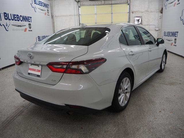 2022 toyota camry le