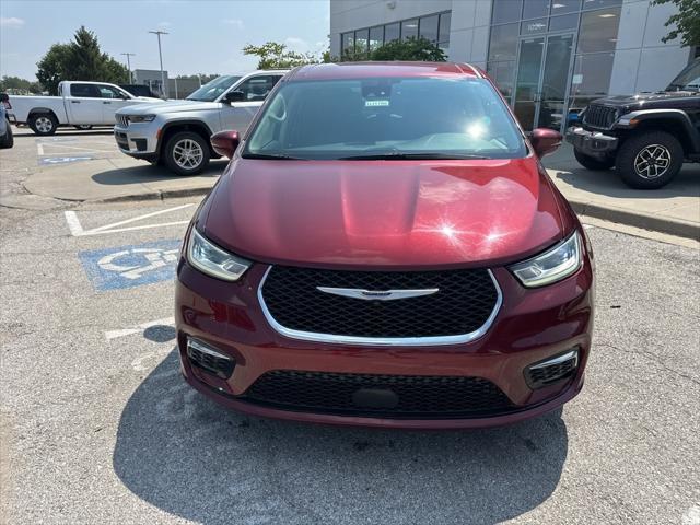 2022 chrysler pacifica hybrid touring l