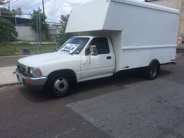 toyota box truck 10 ft box