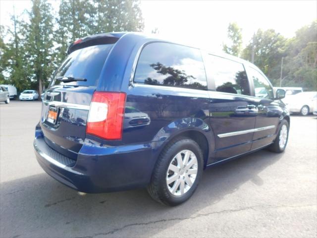 2014 chrysler town & country touring