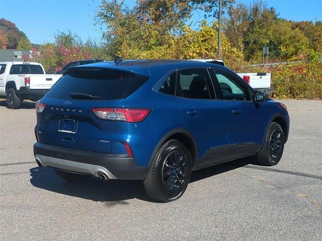 2022 ford escape se