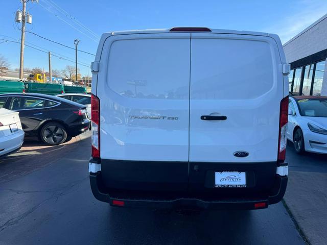 2019 ford transit-250 base