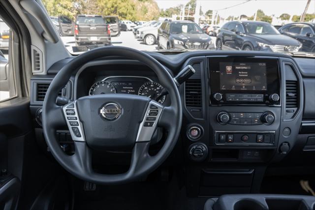 2022 nissan titan sv