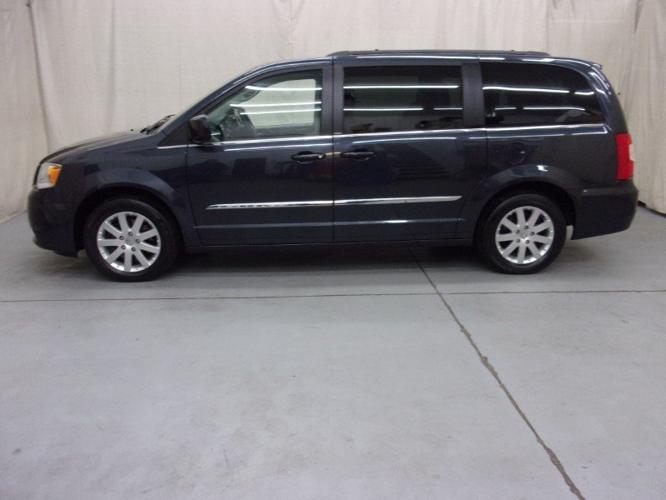 used 2014 chrysler town & country touring madison, oh 44057 for sale in madison, ohio