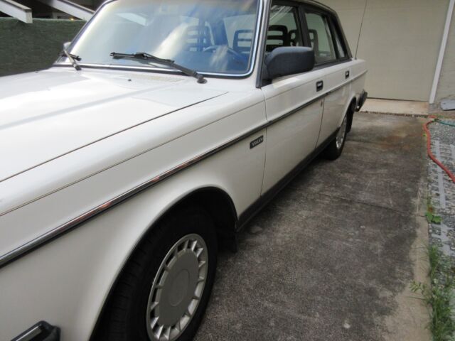 1990 volvo 240 mint