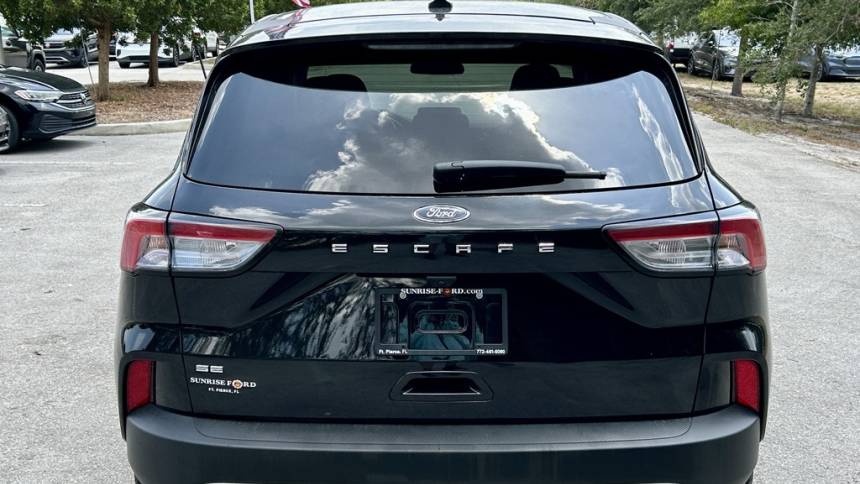 2022 ford escape se
