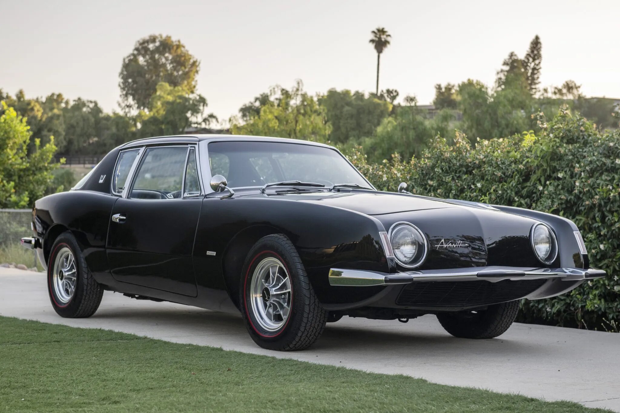studebaker avanti r2