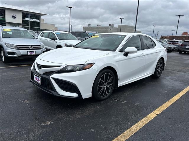 2022 toyota camry se