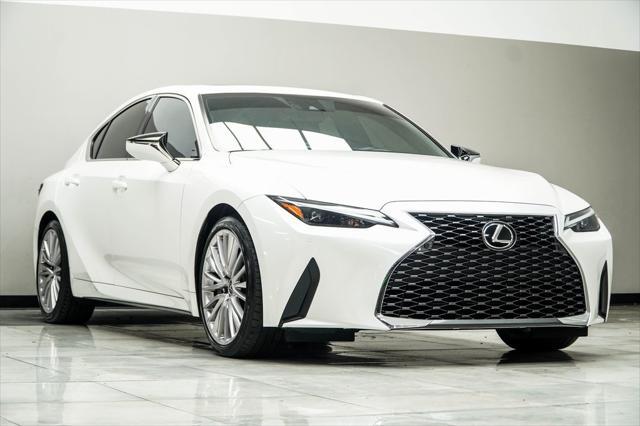 2022 lexus is 300 base