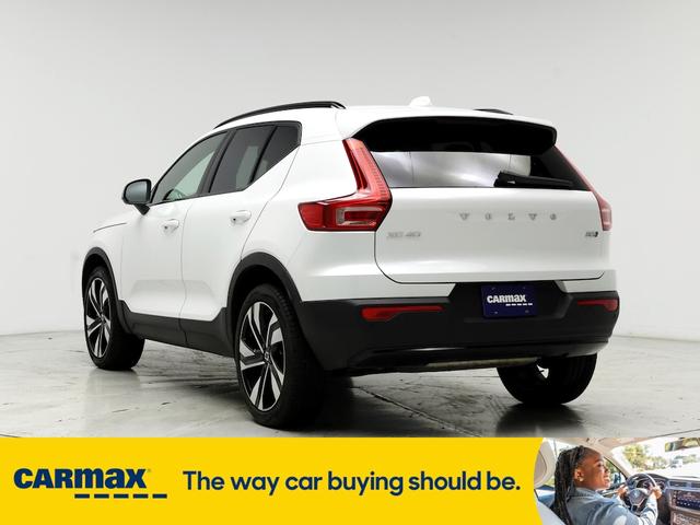 2023 volvo xc40 b5 plus dark theme