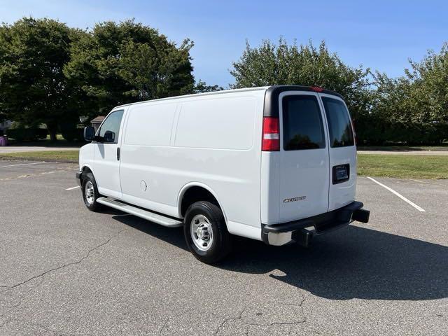 2022 chevrolet express 2500 rwd 2500 regular wheelbase wt