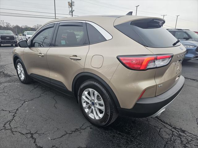 2021 ford escape se