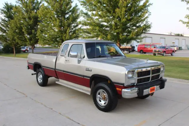 1992 dodge ram 2500 w-250 cummins turbo diesel. 5-speed manual 4x4 152,000 miles
