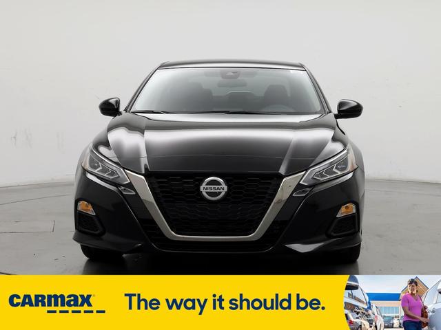 2022 nissan altima sr