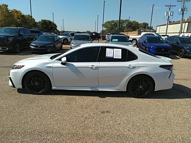 2021 toyota camry hybrid xse