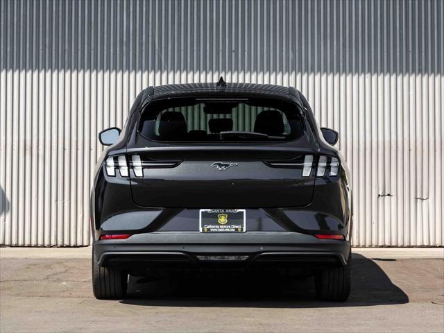 2022 ford mustang mach-e select