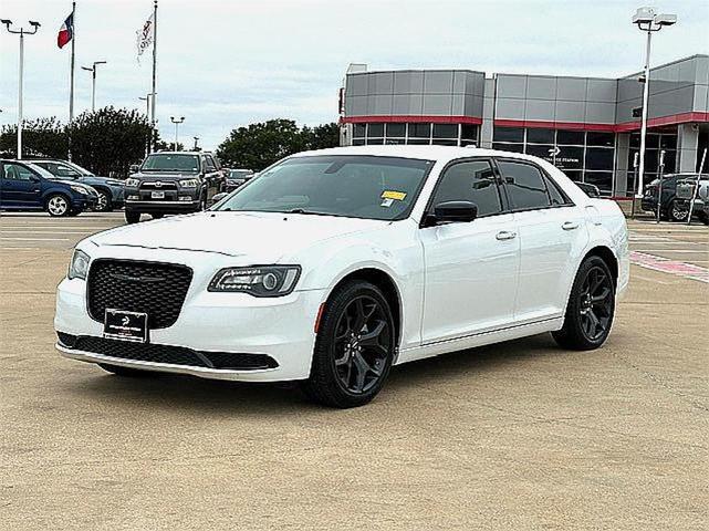 2022 chrysler 300 touring
